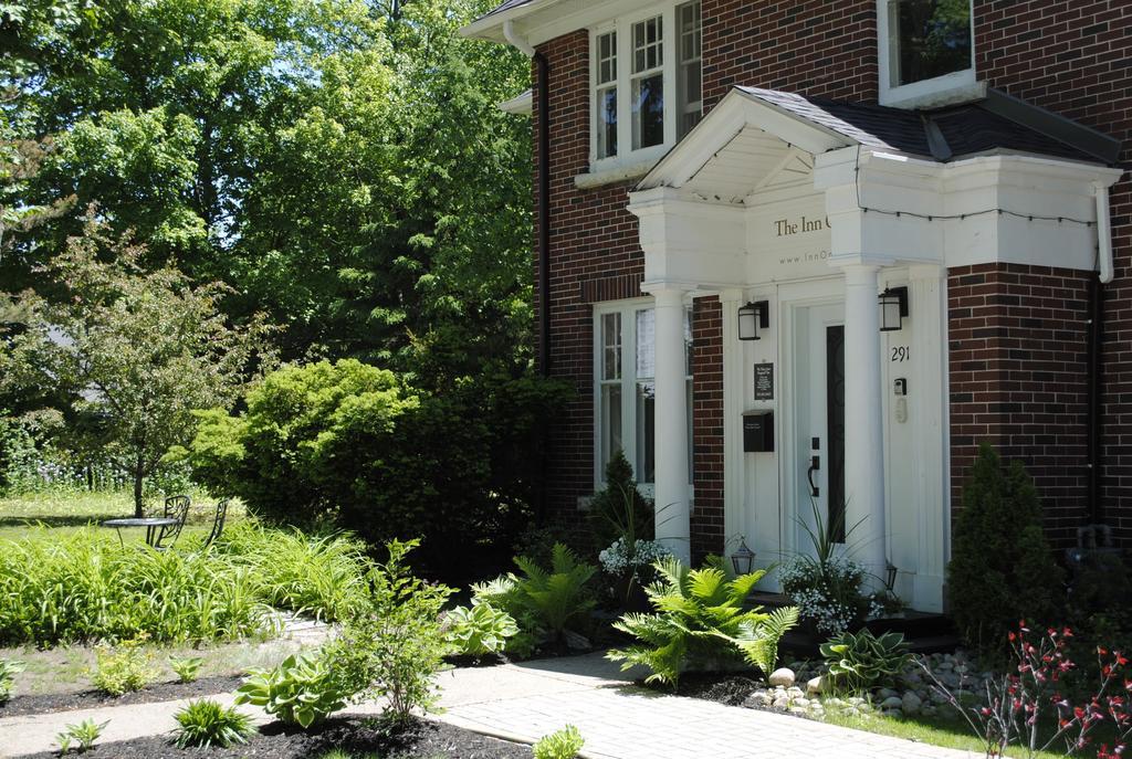 The Inn On Bay Gravenhurst Exterior photo
